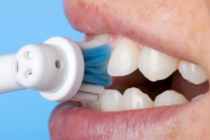 Cómo usar el cepillo de dientes eléctrico